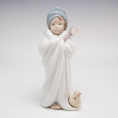 Lladro, Ready for My Bath. A Lladro glazed porcelain figurine, model number 6758, titled Ready 