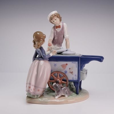 Lladro Porcelain Figurine Ice Cream Vendor 01005325. This glazed porcelain figurine, titled Ice 