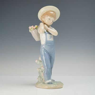 Lladro Flower Harvest Porcelain Figurine 1286. This glazed porcelain figurine is identified as 
