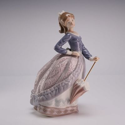 Lladro Porcelain Figurine Evita 01005212. Lladro glazed porcelain figurine titled Evita designed 