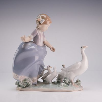 Lladro Porcelain Figurine Hurry Now 01005503. Lladro Hurry Now glazed porcelain figurine, model 