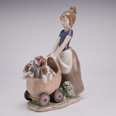 Lladro Porcelain Figurine Litter of Fun 01005364. A Lladro glazed porcelain figurine titled 