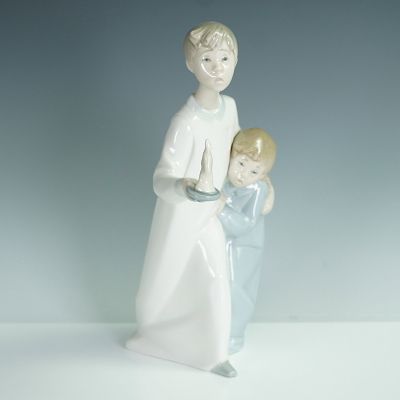 Lladro Porcelain Figurine, Boy and Girl 1004874. Lladro porcelain figurine titled Boy and Girl 