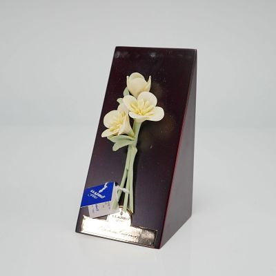 Lladro Porcelain Figurine, California Poppy 5190. This porcelain floral sculpture is part of the 