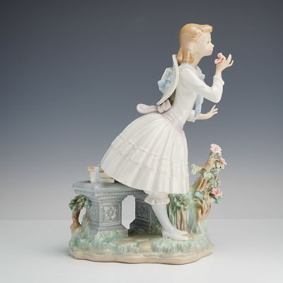 Lladro Porcelain Figurine, Exquisite Scent 1001313. Depicts a young girl leaning from a 