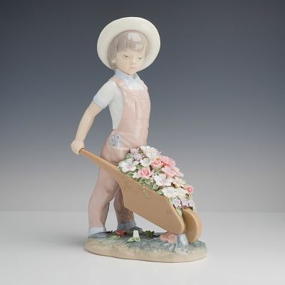 Lladro Porcelain Figurine, Little Gardener 1001283. This piece, sculpted by Francisco Catala 