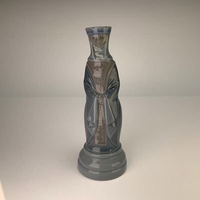 Lladro Porcelain Medieval Chess Set Queen Figurine Model 4833. This Lladro porcelain figurine 