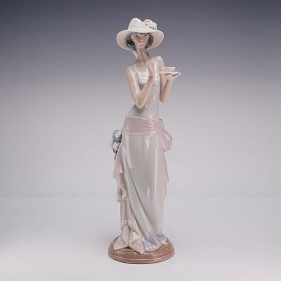 Lladro Porcelain Sculpture Tea Time 01005470. A Lladro glazed porcelain figurine titled Tea Time 