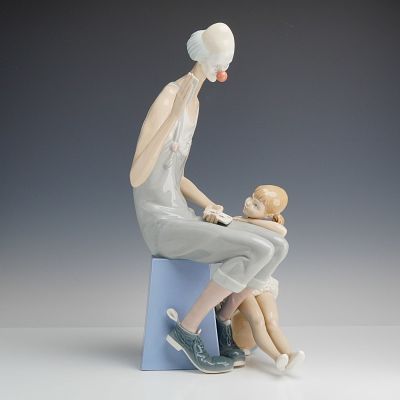 Lladro Porcelain Sculpture, Magic 1004605. The piece features a tall clown with elongated limbs 
