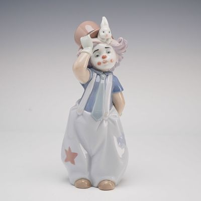 Lladro The Magician's Hat Porcelain Figurine. A fine Lladro glossy porcelain figurine titled The 