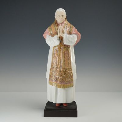 Lladro Porcelain Figurine Benedictus XVI 01008266. A Lladro polychrome glazed porcelain figurine 