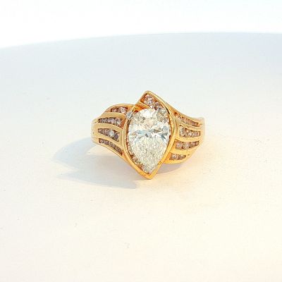 GIA Certified 14K Gold 1.35ct Pear Brilliant Cut Diamond Ring. 14K yellow gold ring featuring a 