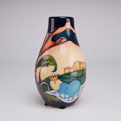 Moorcroft Pottery by Nicola Slaney Trial Vase, Royal Arrival at Windsor Castle. This trial piece 