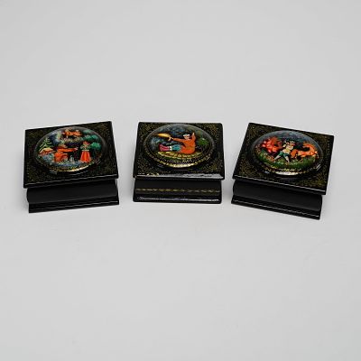 3pc Russian Lacquer Jewelry Boxes. This charming collection features three hand-painted Russian 
