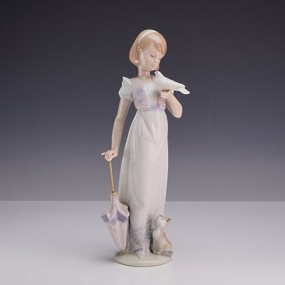 Lladro Porcelain Figurine #7611 Summer Stroll Collectors Society 1991. This glazed porcelain 