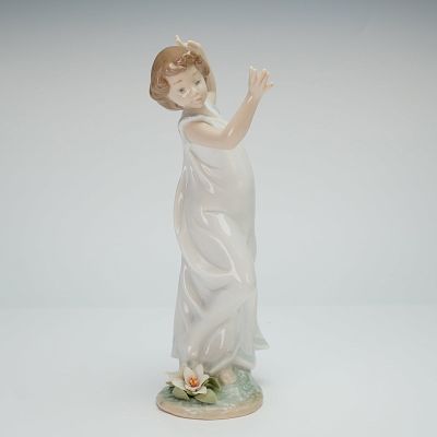 Lladro Porcelain Figurine, Lily Symbol of Purity 01006989. A Lladro from the Allegory of the 