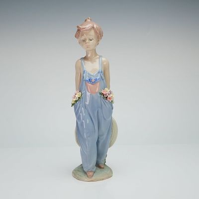 Lladro Porcelain Figurine Pocket Full of Wishes 01007650. A Lladro issued by the Lladro 