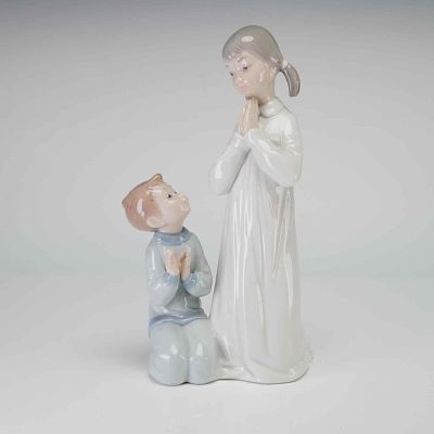 Lladro Porcelain Figurine, Teaching to Pray 4779 with Original Box. Lladro Teaching to Pray 