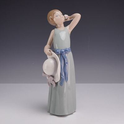 Lladro Porcelain Figurine Model 5010 Prissy Girl with Hat and Rose. A glazed porcelain figurine 