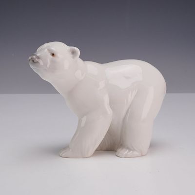 Lladro Attentive Polar Bear Porcelain Figurine Model 1001207. This glazed porcelain figurine is 