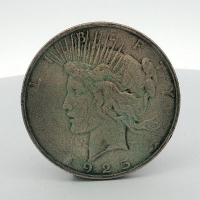 1925-S US One Doller Peace Silver Dollar Coin, Circulated. A US 1925-S Peace silver dollar 