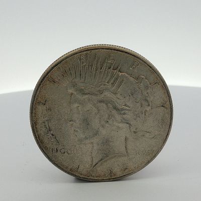 US 1922 Peace Silver Dollar. This US silver one dollar coin, known as a Peace dollar, is dated 