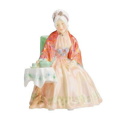Royal Doulton Porcelain Figurine Granny HN 1832. A Royal Doulton glazed porcelain figurine 