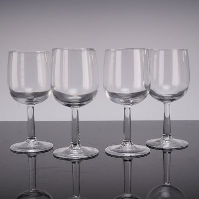 Set of 4 Vintage Italian Stemmed Wine Glasses. A set of four vintage wine glasses constructed of 