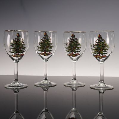 4pc Salem Wine Glasses, Christmas Eve. Set of four Salem glass wine goblets decorated with the 