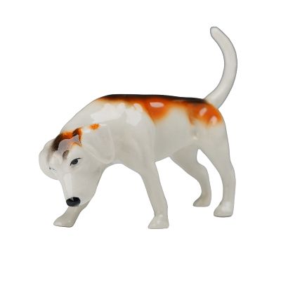 Beswick England Porcelain Dog Figurine, Foxhound. This Beswick porcelain figurine depicts a 