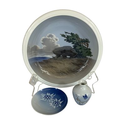 3pc Bing and Grondahl & Royal Copenhagen Bowl, Bud Vase and Small Dish. A charming three-piece 