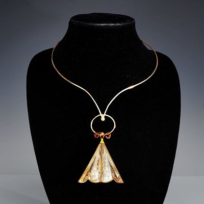 Steuben 18K Gold and Engraved Crystal Triangular Moth Pendant Necklace with Box. This 18-karat 