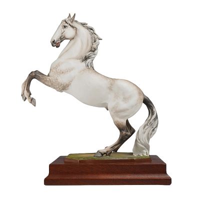 Kaiser Limited Edition Porcelain Horse Sculpture, Maestoso. A large AK Kaiser porcelain horse 