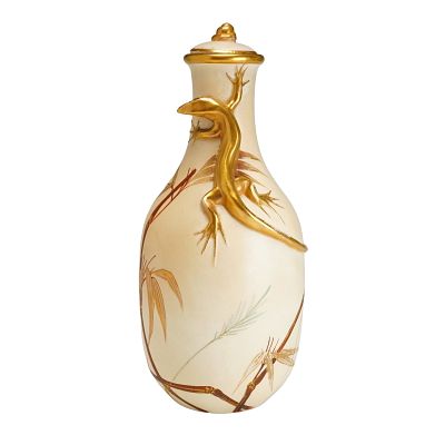 Wedgwood Gilded Lidded Vase with Applied Lizard. This is a late 19th-century Aesthetic Movement 