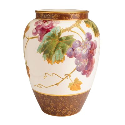 Wedgwood Ivory Porcelain Vase. A large Wedgwood ceramic vase of bulbous ovoid form, crafted in 
