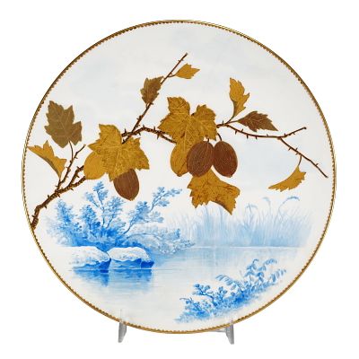 Wedgwood Gilded Foliage Bone China Cabinet Plate. This late 19th-century bone china cabinet 