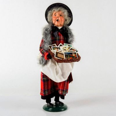 Byers Choice Figurine, Woman Selling Christmas Cards. The Cries of London series handcrafted 
