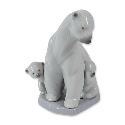 Lladro Spanish Porcelain Arctic Family Figurine. Lladro glazed porcelain figurine titled Arctic 