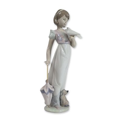 Lladro Spanish Porcelain Summer Stroll Figurine. Lladro (Spain). Summer Stroll (model 7611) 