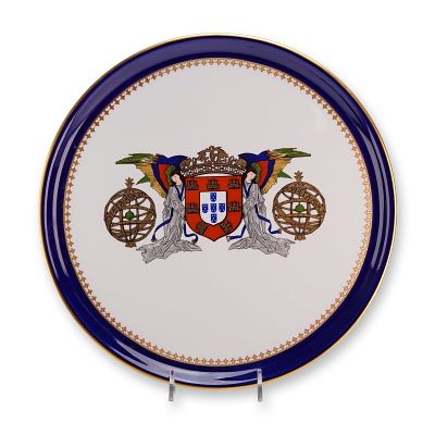 Portuguese Porart Porcelain Plate with Coat of Arms, D. Manuel I Pattern. This circular 