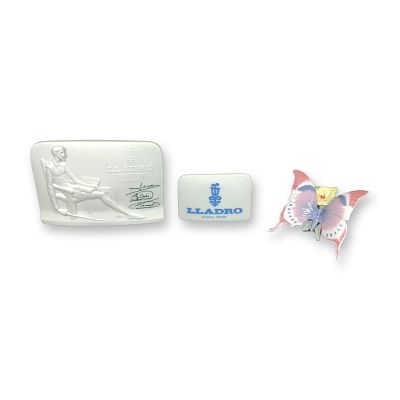 3pc Lladro Figurines and Plaques, A Moment's Rest 01006173. This lot consists of three porcelain 