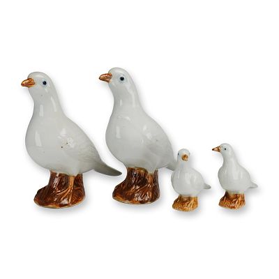 4pc White Porcelain Dove Figurines. A set of four porcelain white doves, consisting of two large 
