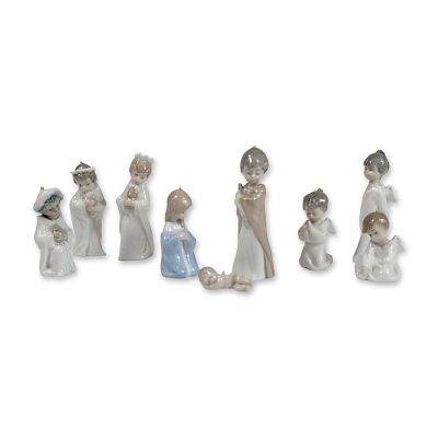 Lladro Spanish Glazed Porcelain Nativity Set. Lladro (Spain). Nativity figurine set from the 