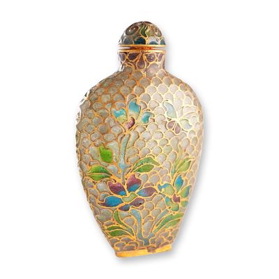 Plique-A-Jour Spade Shaped Snuff Bottle, Flowers. A plique-a-jour snuff bottle with stopper 