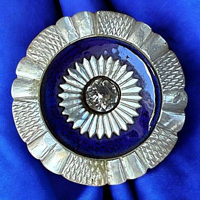 A DIVISION ONE PEARL-ENAMEL & PASTE BUTTON. 1 Large 18th century Bleu de Roi and carved pearl 