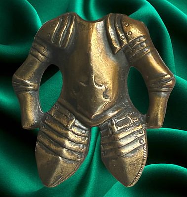 A DIVISION ONE UNCOMMON REALISTIC BUTTON. 1 Medium 19th century brass armor example. I have 