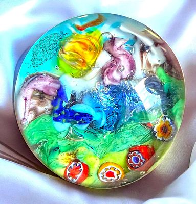 A DIVISION THREE STUDIO GLASS BUTTON. 1 Large Medium late 20th C. Paperweight example by Julie 