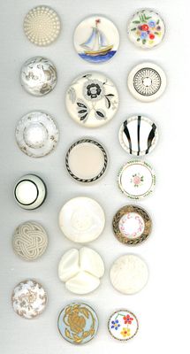 A SMALL CARD OF DIVISION 1 & 3 WHITE GLASS BUTTONS. 19 Medium/Large 19th to 20th century 