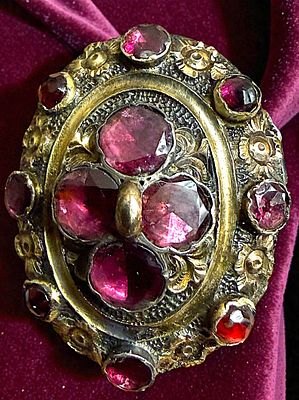 A DIVISION ONE GEMSTONE IN SILVER BUTTON. A Medium 19th century genuine amethysts in gilded 