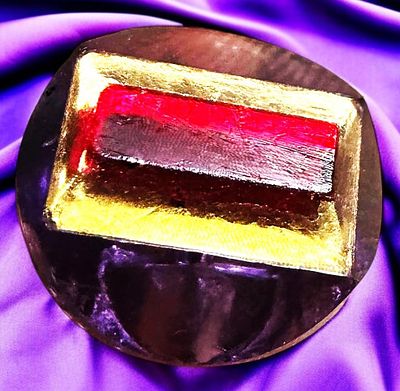 A DIVISION ONE GLASS TINGUE BUTTON. 1 Small 19th century scarce Lavendar colored example. From 
